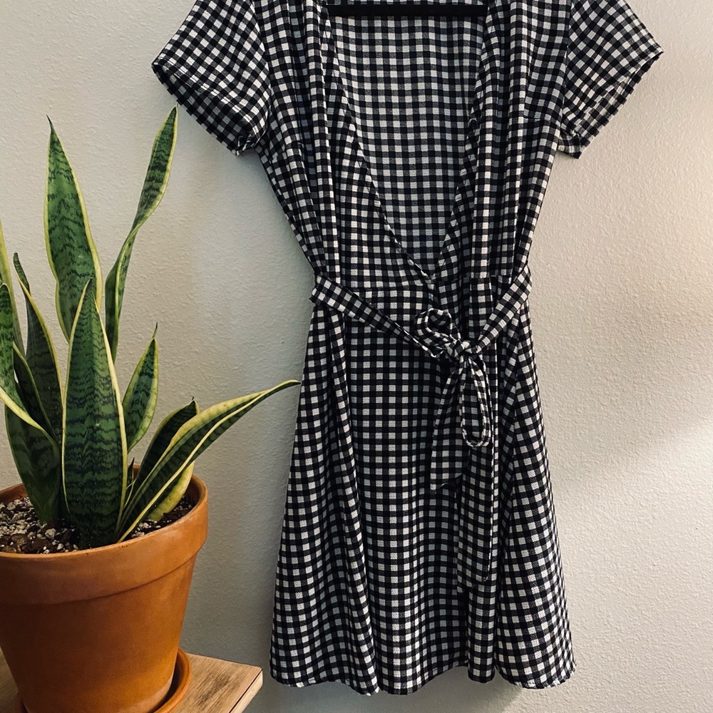 H&M / gingham wrap dress / size 4